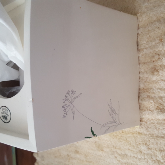 Laura Ashley May Garden tissue box - Picture 2 of 4